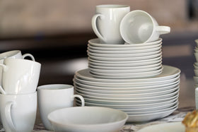 10 Strawberry Street classic coupe plate adds timeless elegance to any setting.