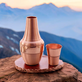 2activelife 1-4 liter copper carafe design with elegant silhouette.