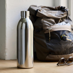 Aarke stainless steel base adds durability for travel use.