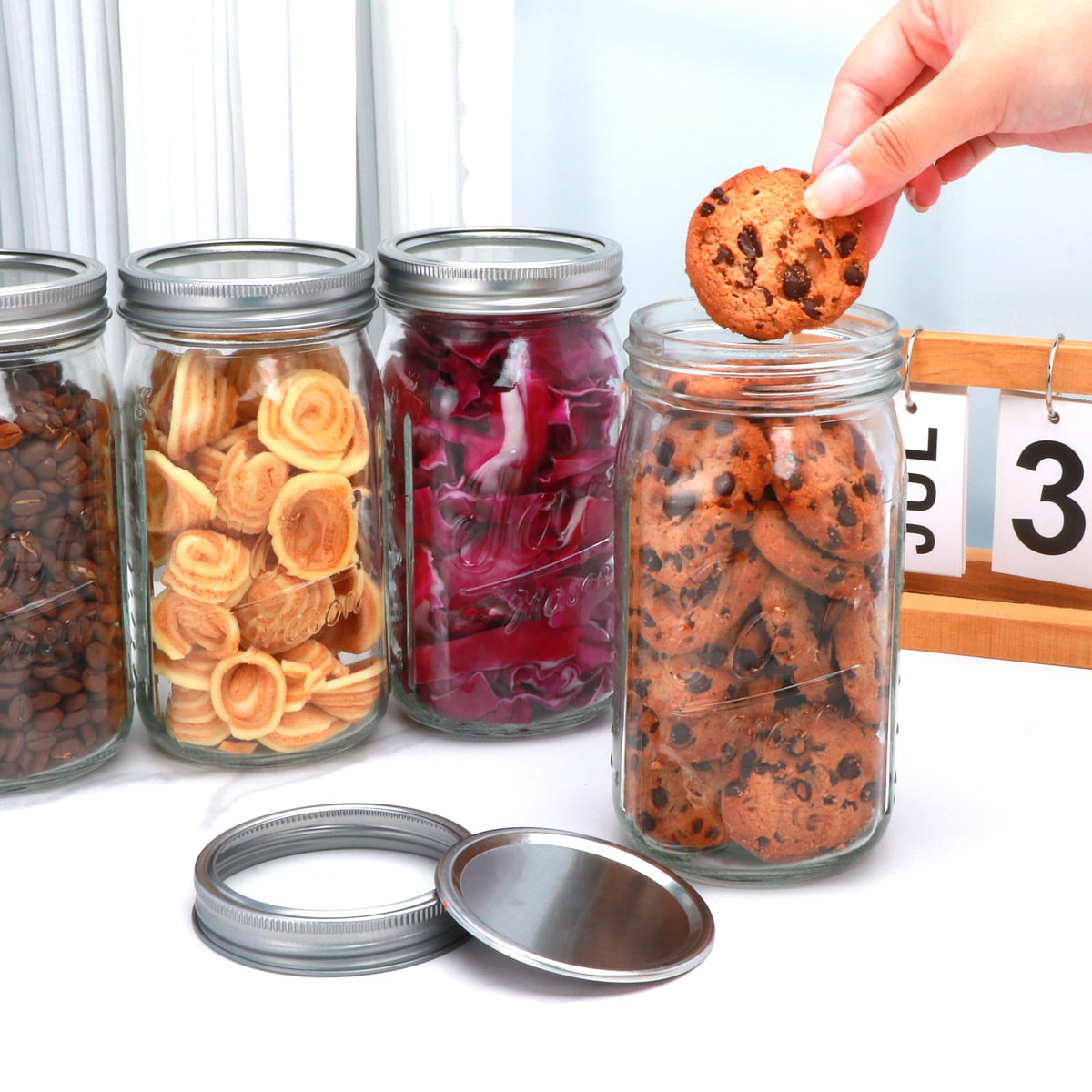Accguan 32oz jar with measurement scale aids precise filling.