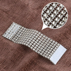 Accmor napkin ring silver buckle on a stylish table setting