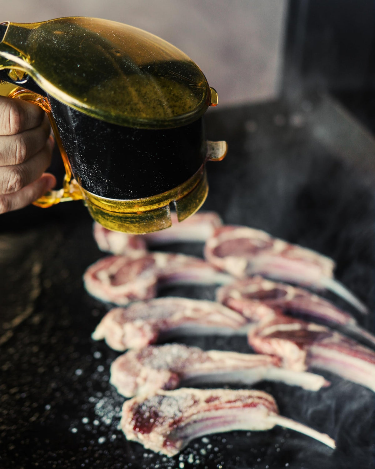 AccuTaste auto-reload dispensing for consistent seasoning each use.