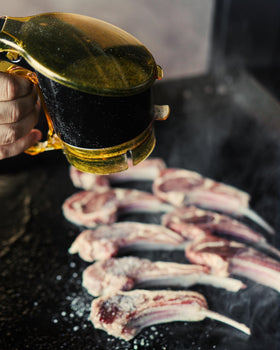 AccuTaste auto-reload dispensing for consistent seasoning each use.