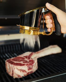 AccuTaste large-capacity container reduces refills during meal prep.