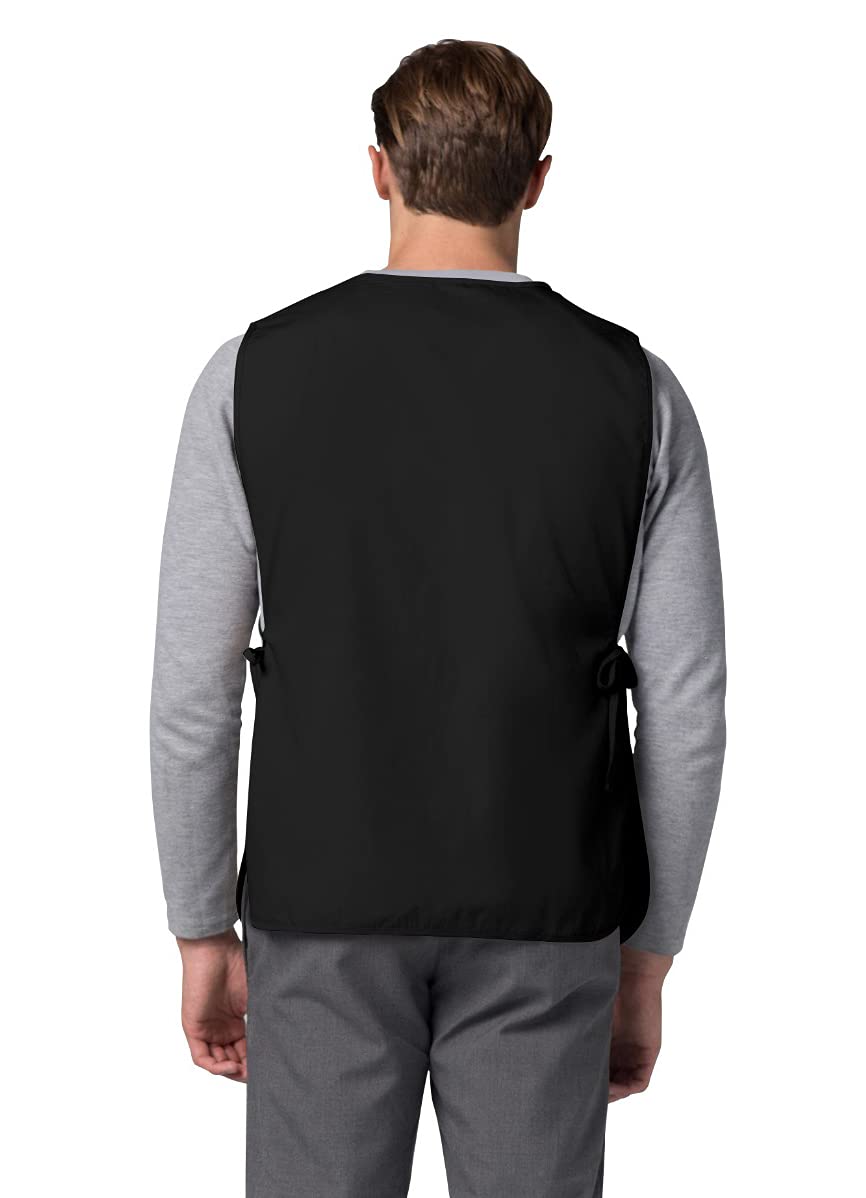 Two deep front pockets in use on Adar apron for quick access.