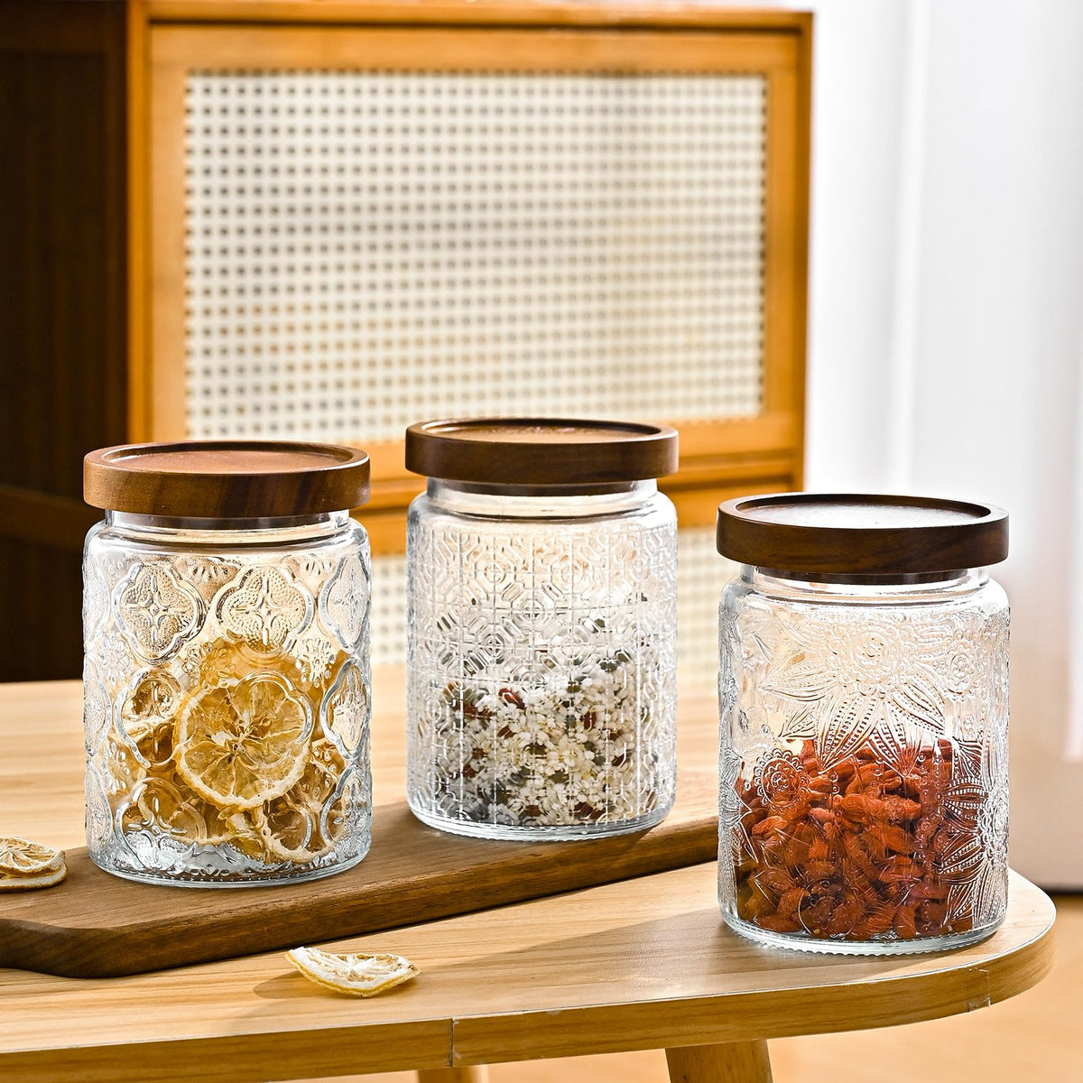 BPA-free Adodeen lid keeps contents secure and fresh