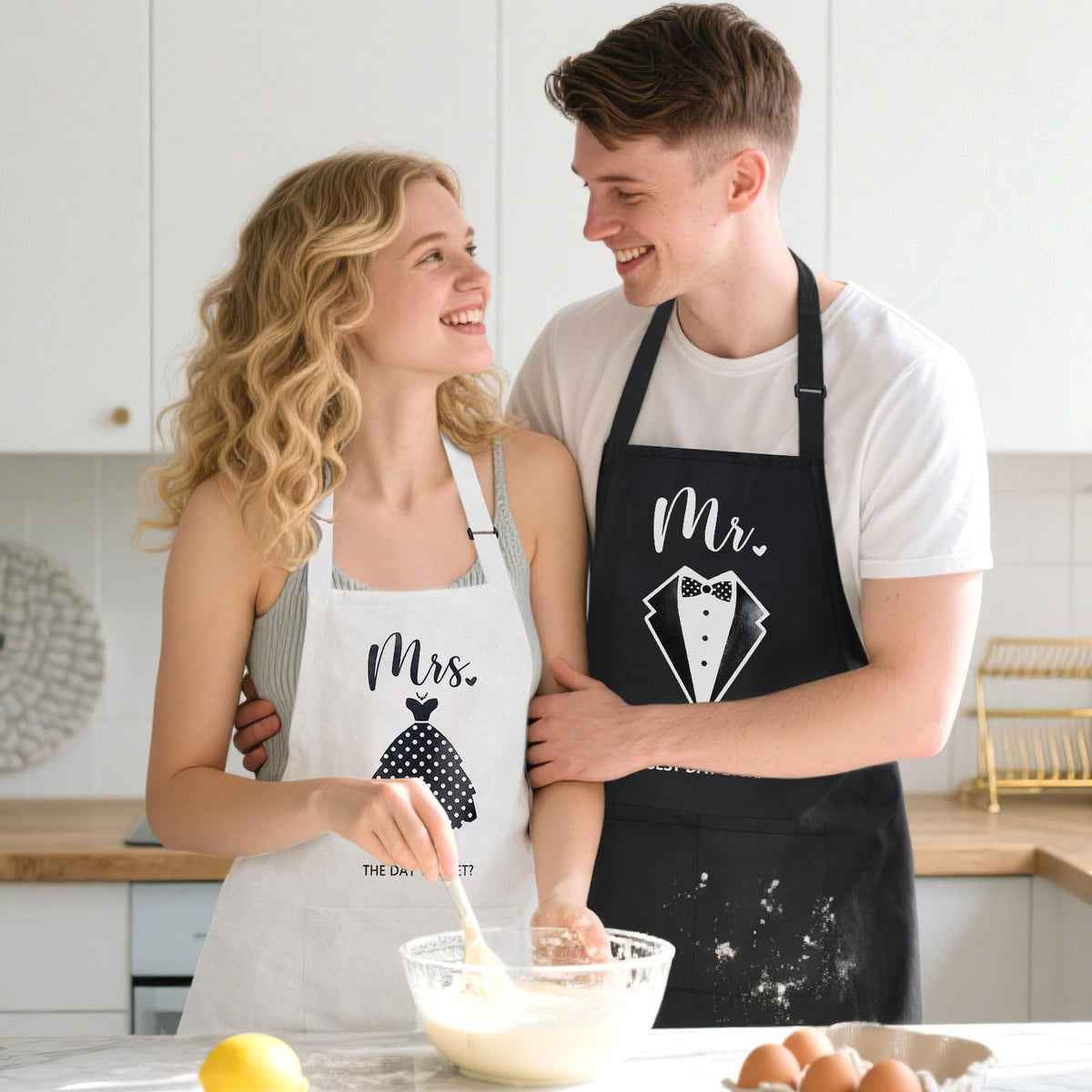 Adwaita heat-resistant oven mitts protect hands during cooking