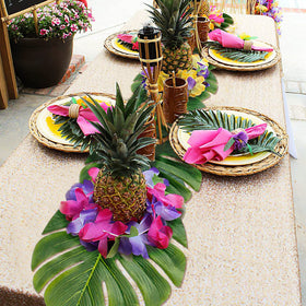 AerWo palm leaves buffet line creates vibrant tropical display