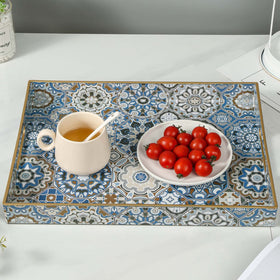 AGIOTA serving tray with vintage print for chic entertaining.