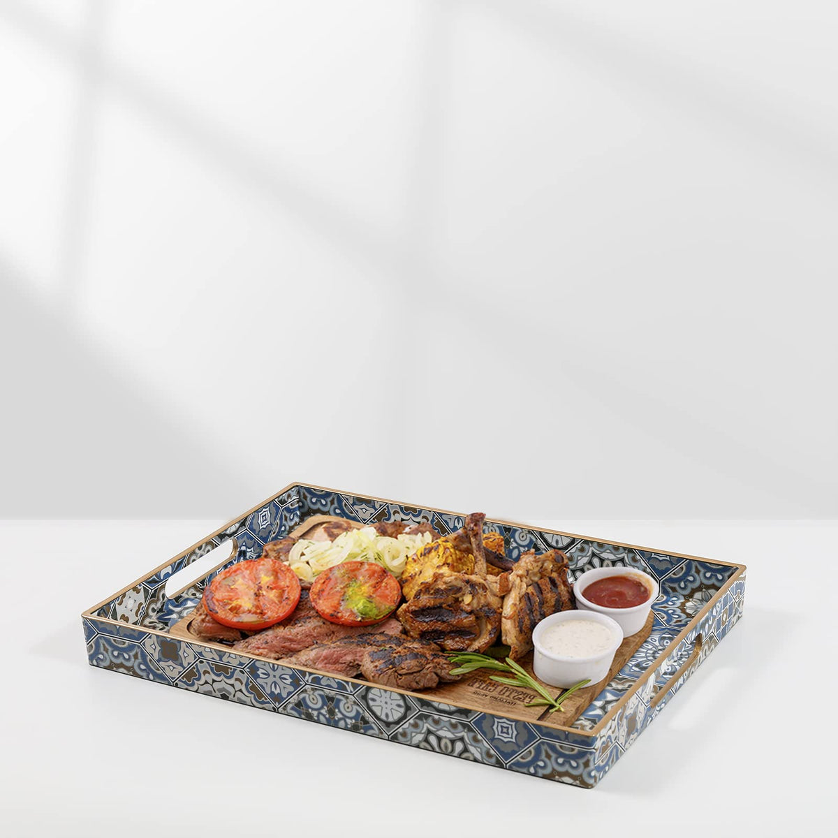 AGIOTA tray set in two sizes for versatile serving setups