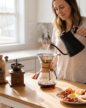 AGOGO wood-neck-drip-pot offers natural grip and comfortable pouring