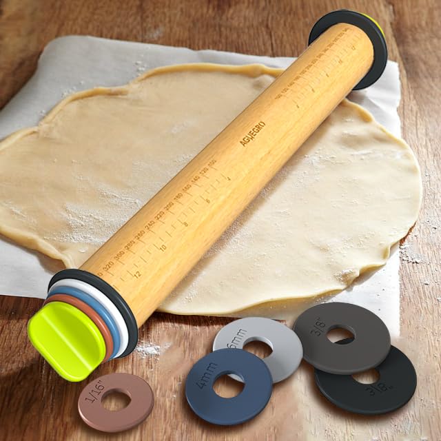 Rolling pizza dough with Aguegro to create an even, professional crust.