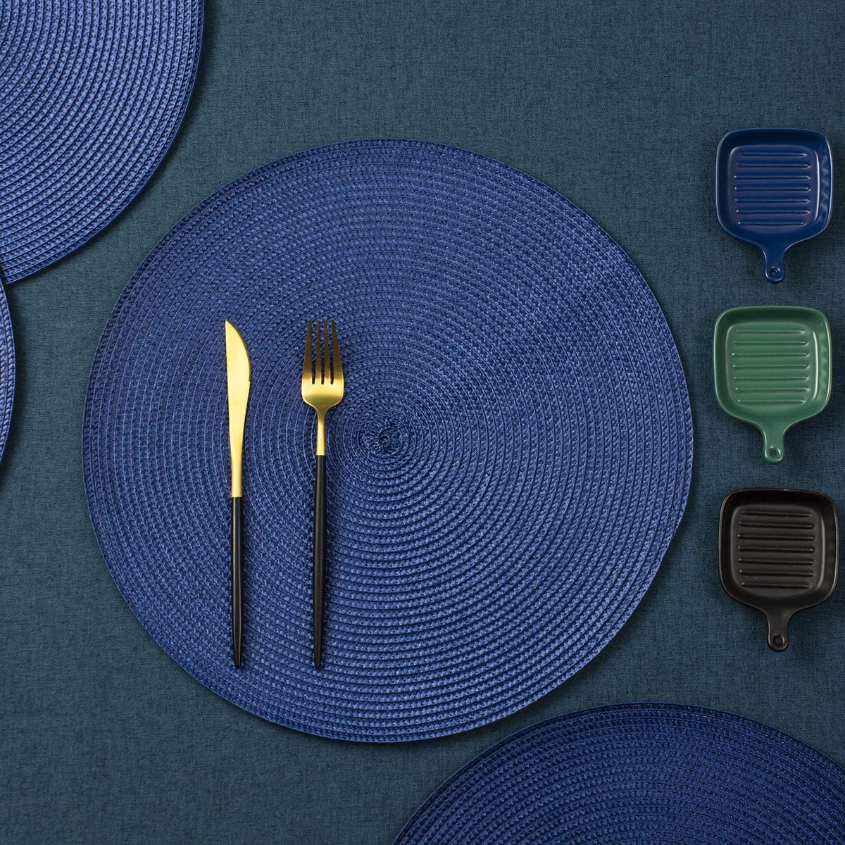 AHHFSMEI heat resistant placemats for everyday meals and gatherings