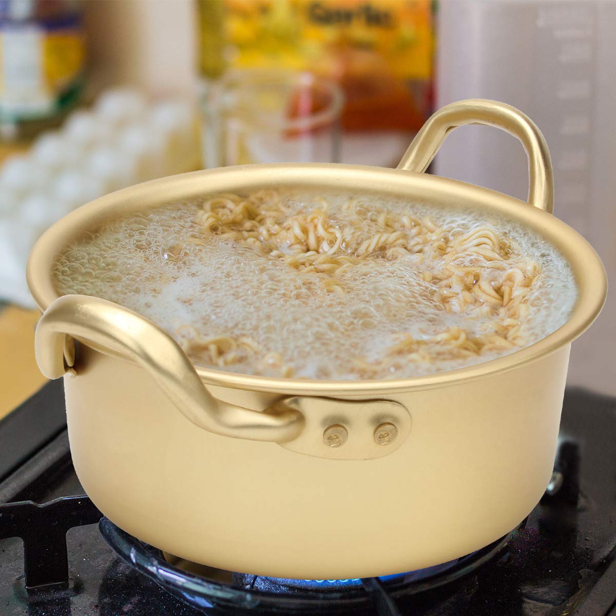 AHIER pot supports direct heating on open flame.