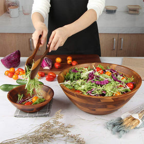 Table setup with greens using the AIDEA bowl for gatherings