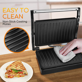 Cool-touch handle on the Aigostar panini press keeps hands safe.