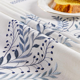 Aiimart farmhouse floral design tablecloth adds rustic charm to gatherings.