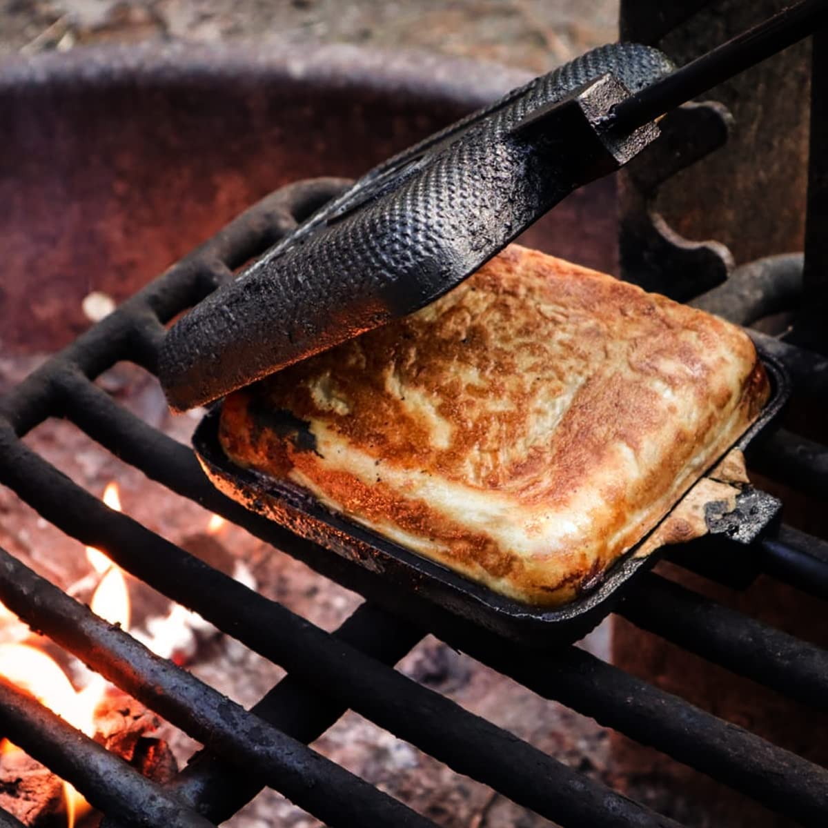 AILITOR cast iron pie irons positioned for even heat distribution.