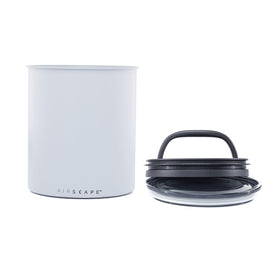 AirScape Kilo plunger lid with two-way valve reduces air exposure for longer flavor.
