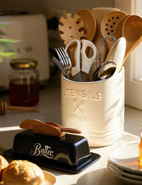 AISBUGUR countertop butter dish on a tidy kitchen counter display.