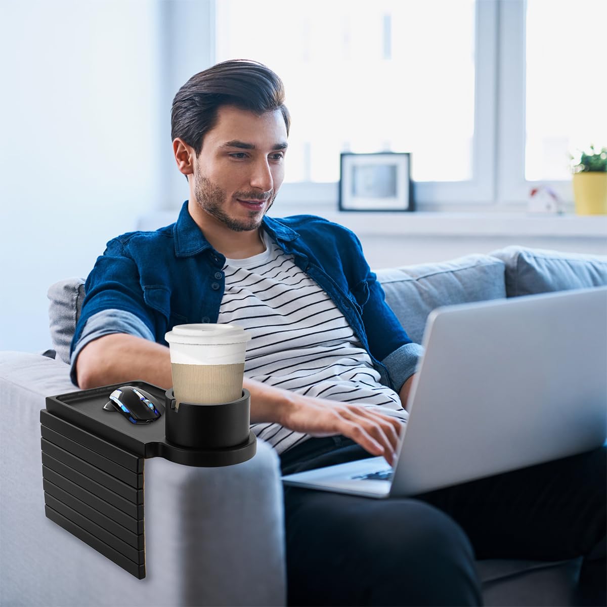 AISONGDONG rotating cup holder adapts to 360 degrees for convenience.