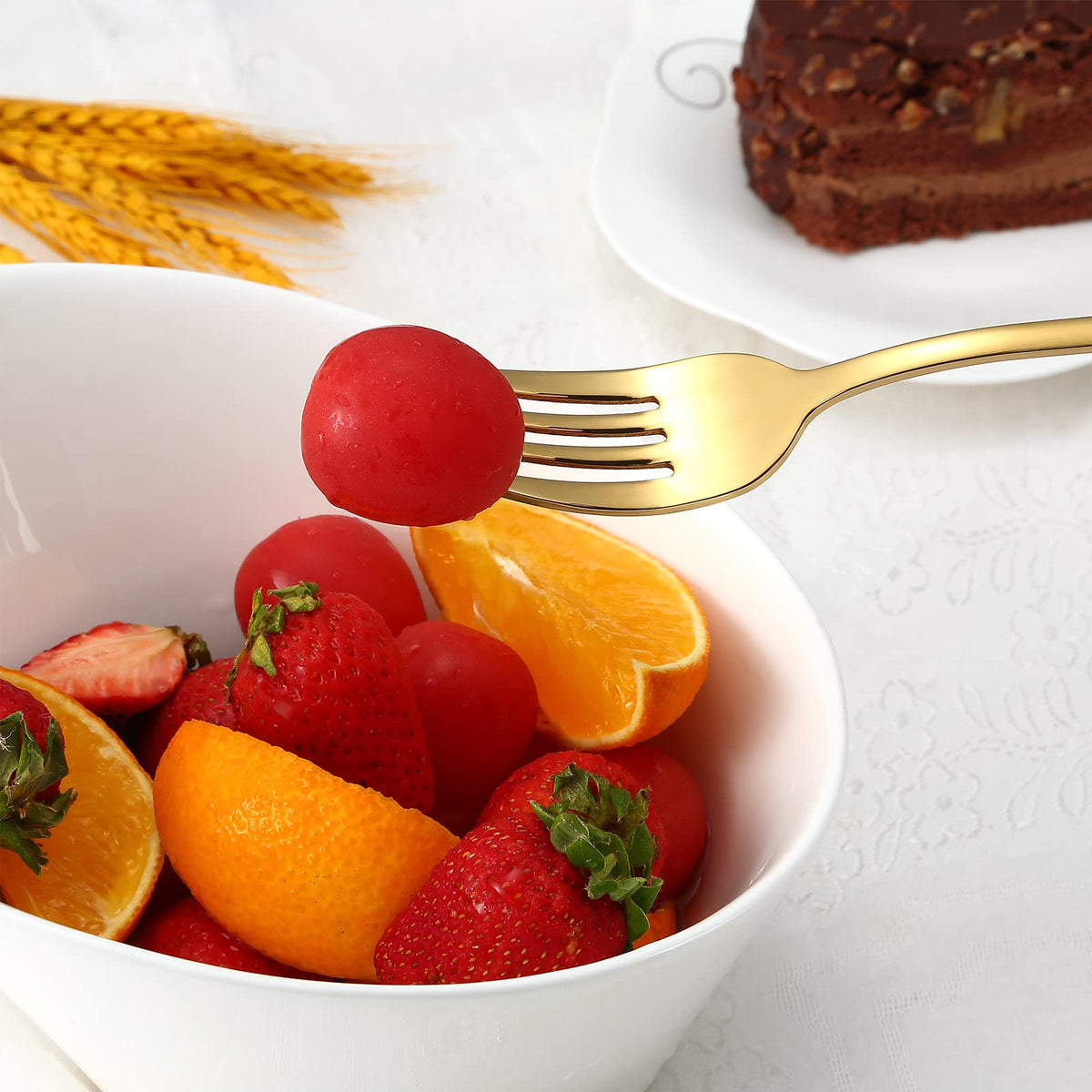 Aisoso Gold Silverware Set vacuum-plated finish resists tarnish during meals.