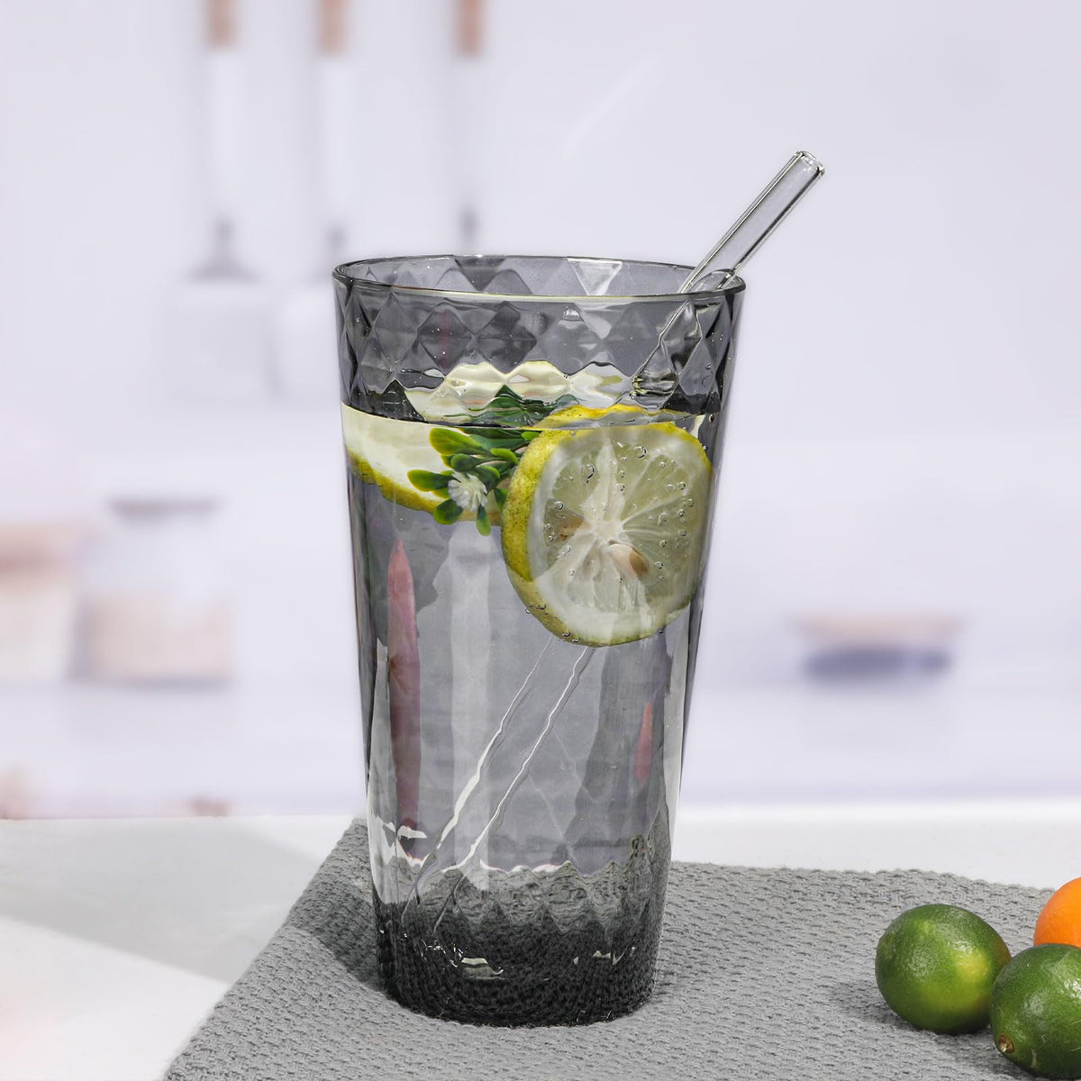 AKMQYM easy-clean, dishwasher-safe tumbler simplifies everyday reuse.