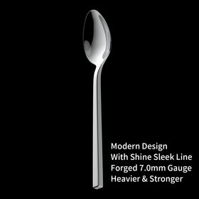 Alata Cube dinner fork showcasing sleek mirror finish.