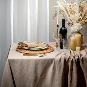 Teaspoons and salad forks from Alata Cube Gold for versatile tableware.