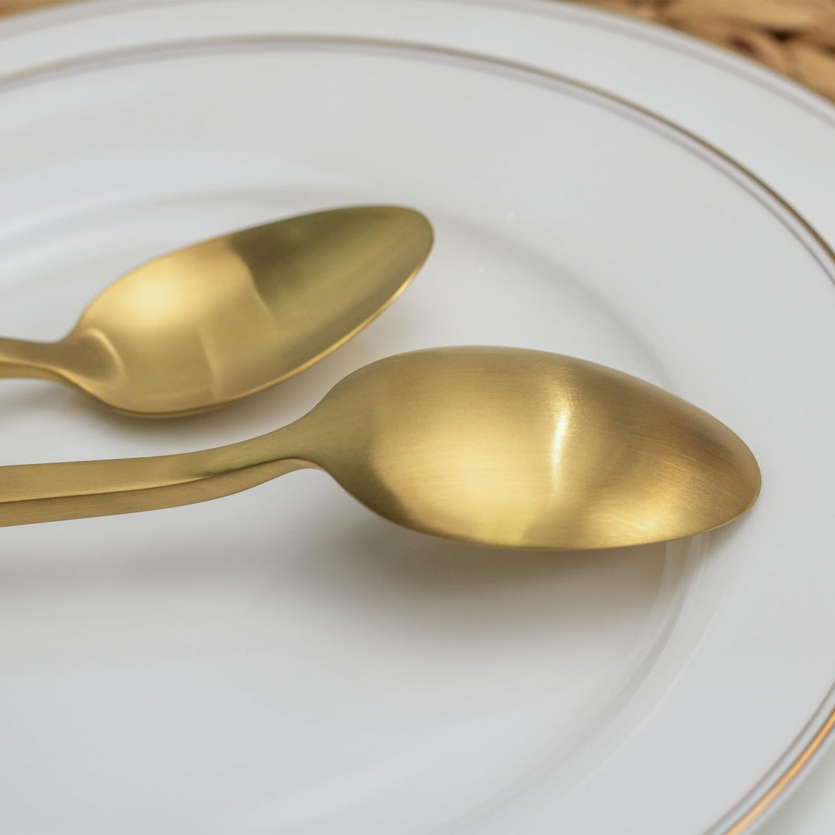 Dishwasher-safe design supports convenient cleaning of Alata Cube Matte Gold set