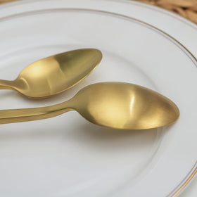 Dishwasher-safe design supports convenient cleaning of Alata Cube Matte Gold set