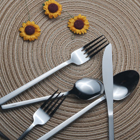 Alata Cube service-for-4 set arranged for family meals.
