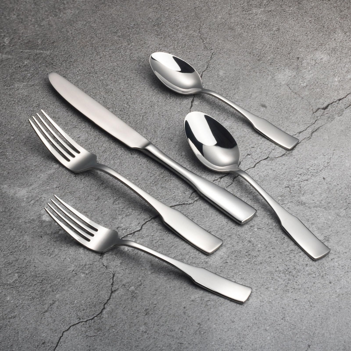 Alata Kate dinner fork for eight, sturdy daily use.