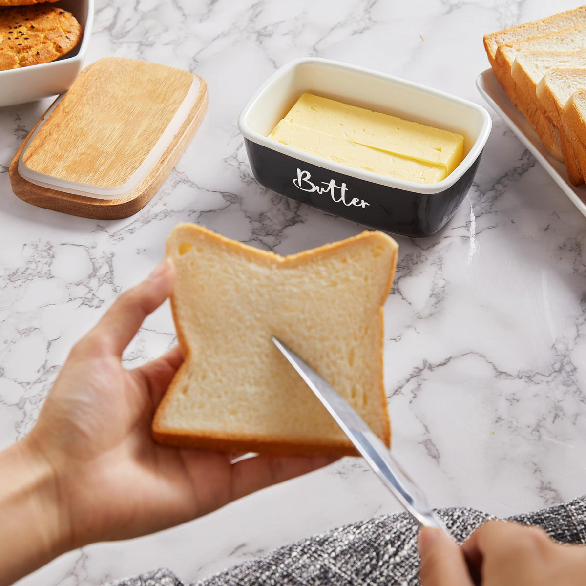 ALELION butter dish makes a charming gift for weddings or housewarmings