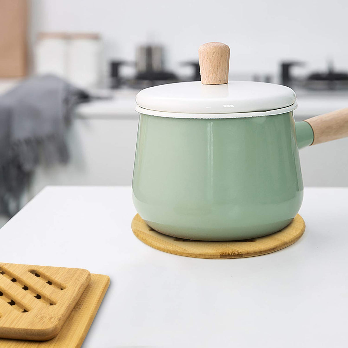 Alfto trivet cleaning and storage shows easy care.
