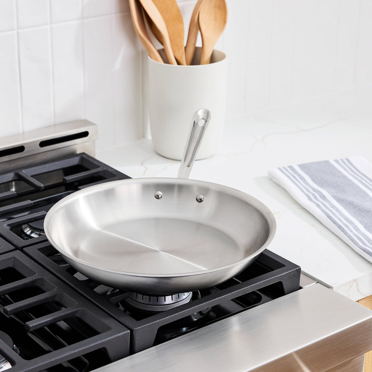 All-Clad D5 5-ply bonded pan promotes uniform heat diffusion