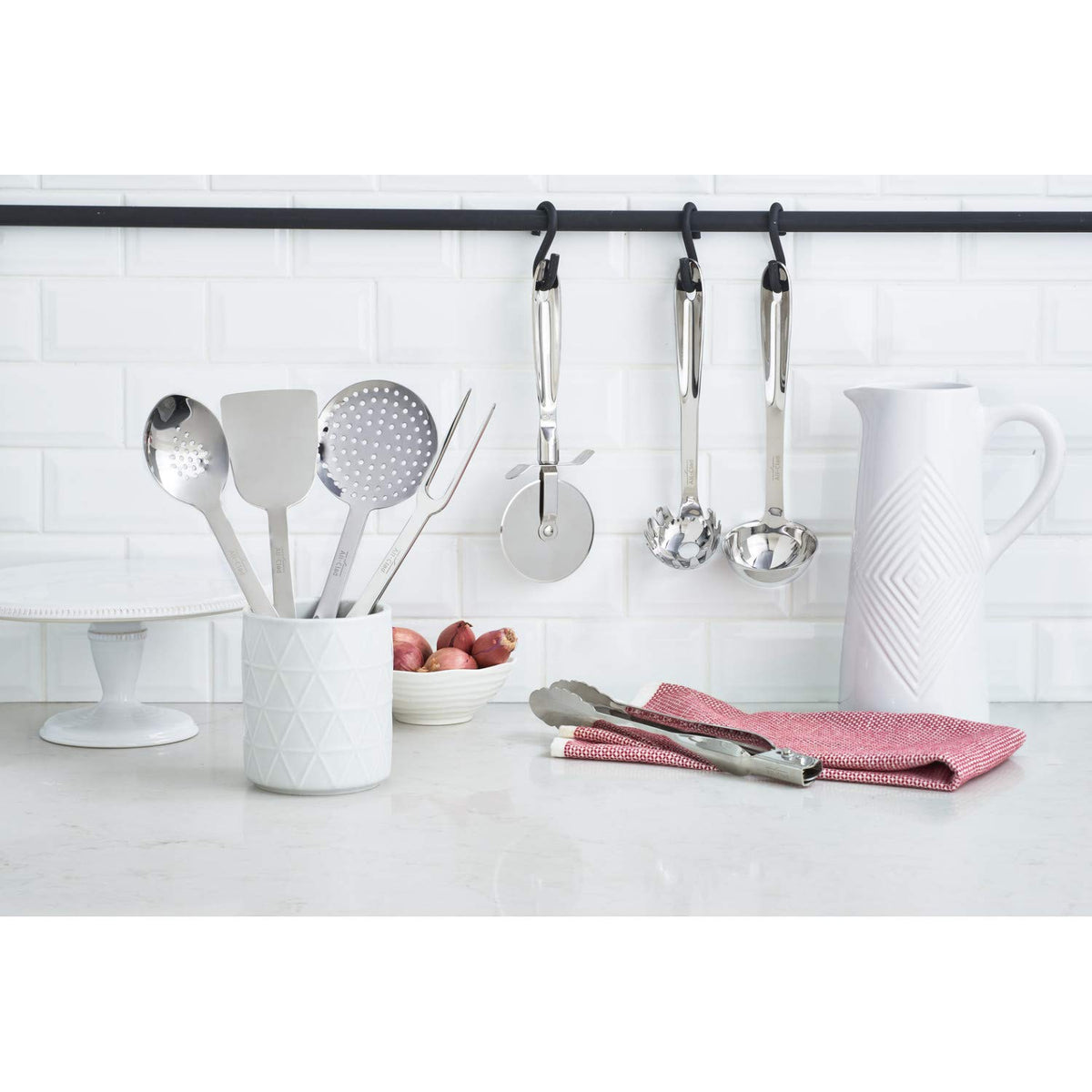 All-Clad locking tongs with scalloped heads provide a firm grip during cooking.
