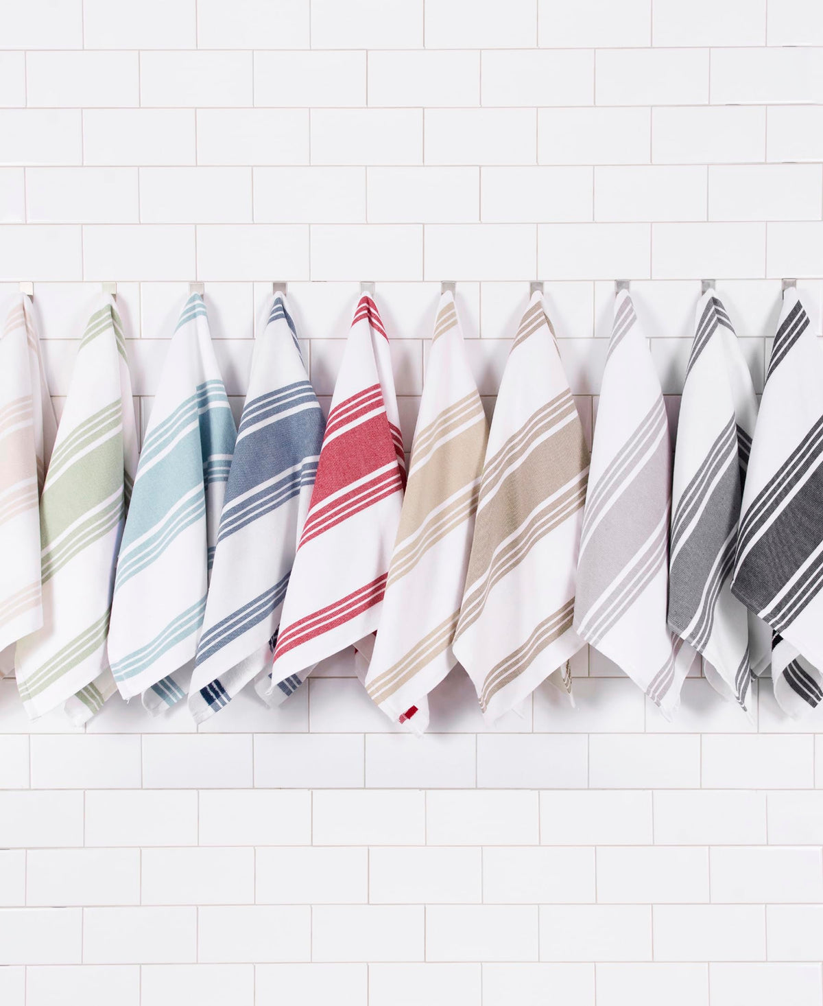 All-Clad machine-washable kitchen towels simplify maintenance and reuse.