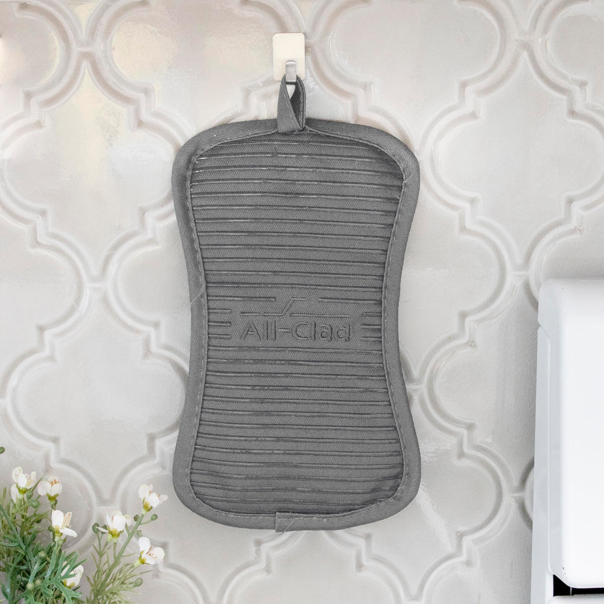 All-Clad premium pot holder machine washable for easy cleanup.