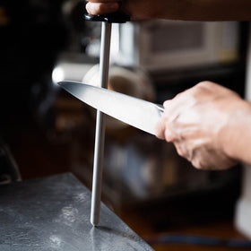 ALLWIN-HOUSEWARE W non-slip textured handle ensures a secure grip during sharpening.