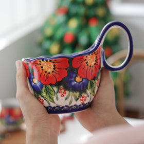 ALMA scalloped-edge ceramic bowl with rounded rim and vintage touch.
