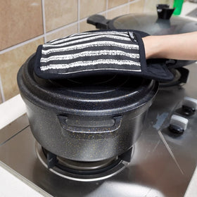 Alselo pocketed design oven mitts for convenient hand protection.