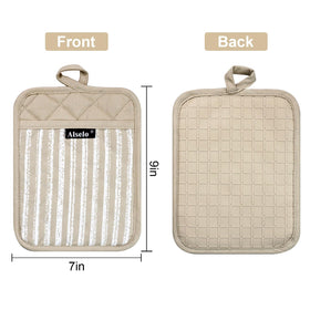 Non-slip palm texture on the Alselo pot holder ensures secure grip.