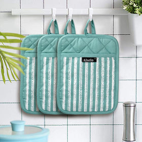 Alselo provides hanging loop for quick access and storage.