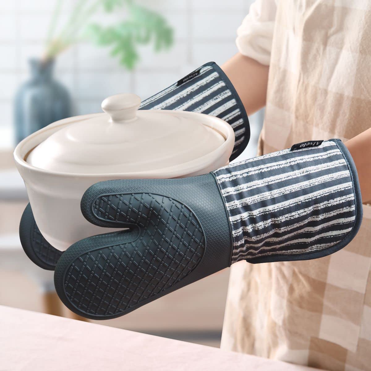 Alselo waterproof surface cleans quickly after splashes and spills.