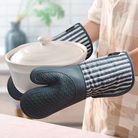 Alselo waterproof surface cleans quickly after splashes and spills.