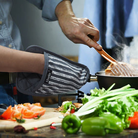 Alselo pot holders are machine washable and easy to clean