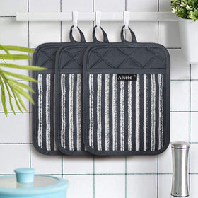 Alselo square grid texture aids a stable grip on pans