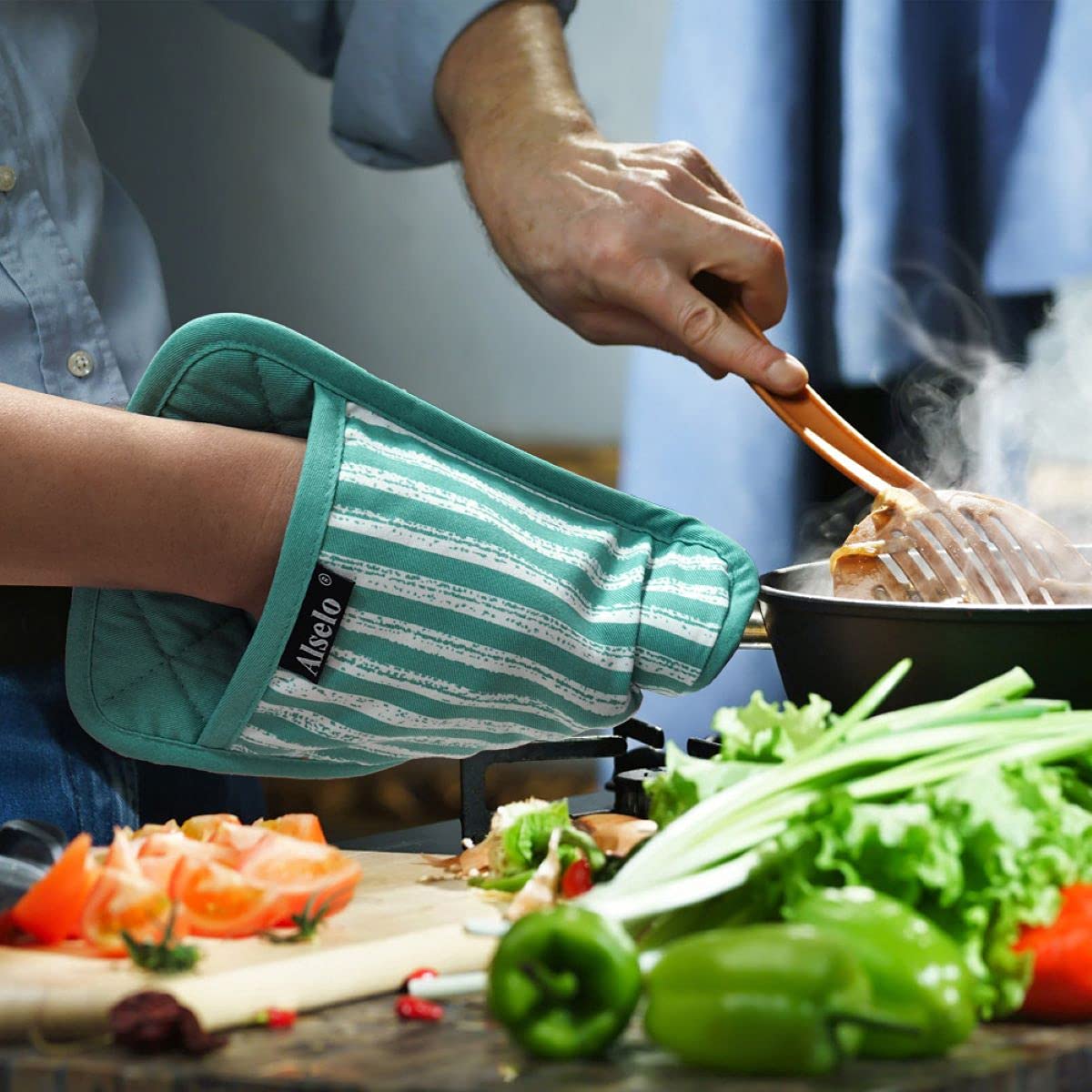 Alselo easy-clean potholders stay stain resistant and reusable.
