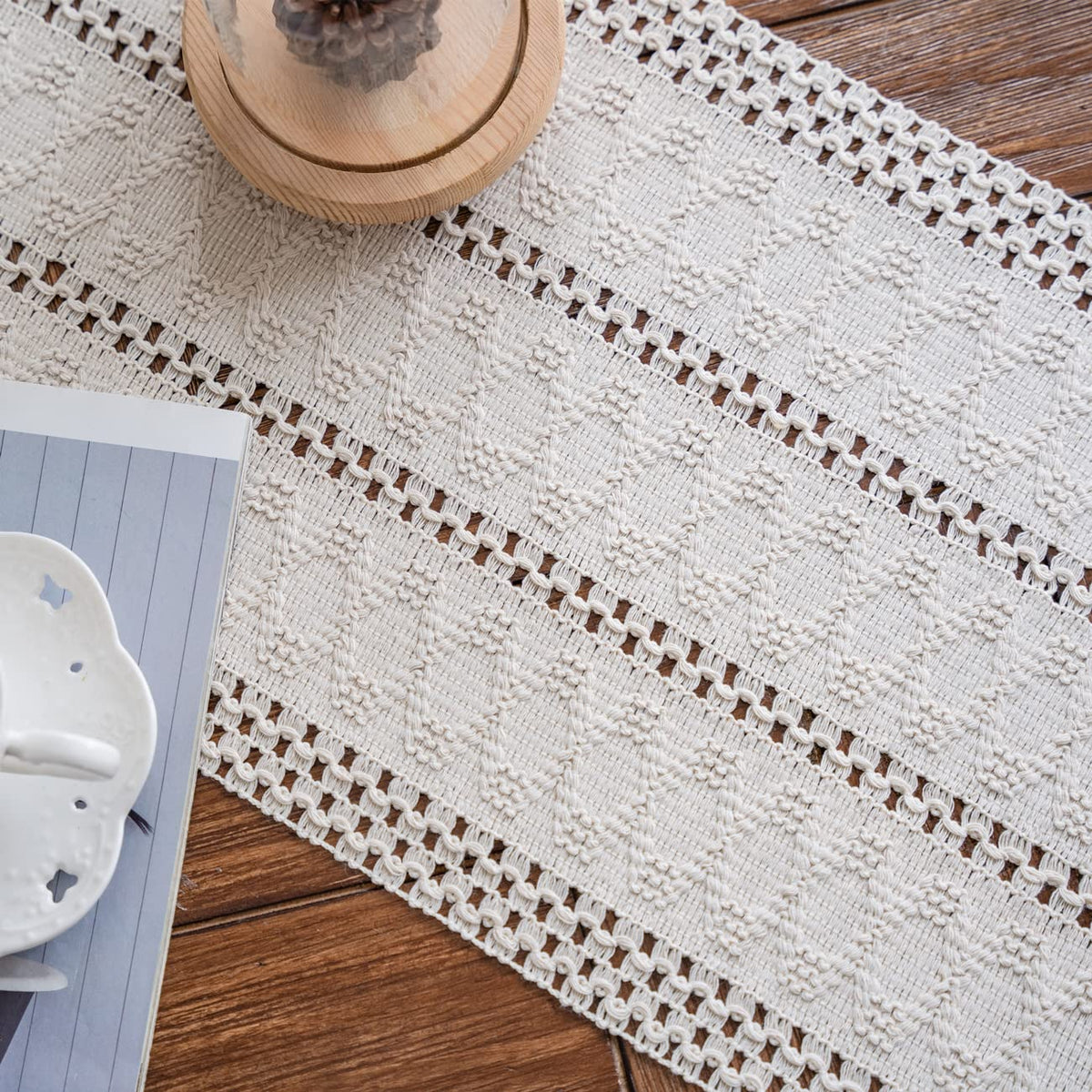 Alynsehom macrame runner close-up shows soft fiber and finish.